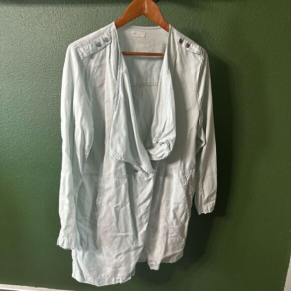 Baby blue light jacket size medium - Picture 1 of 5